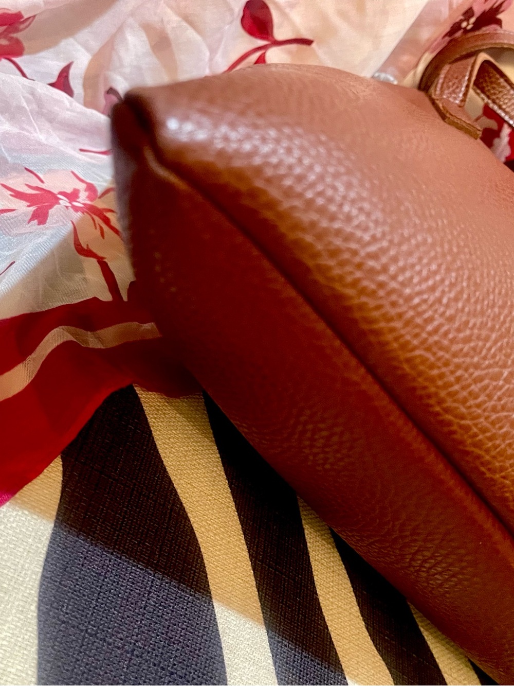 Vince Camuto All  Leather Tote Bag - Picture 8 of 11